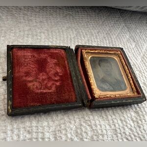 Antique Photo Lady Tintype Pocket Frame Civil War Era 1800's - Needs TLC (G)